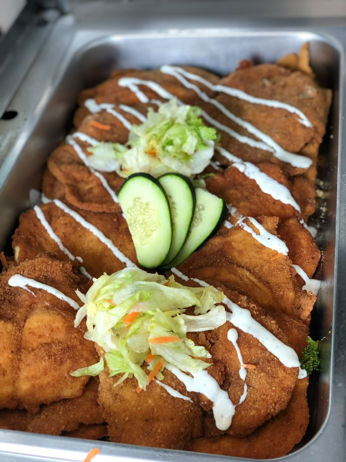 Plato de carne asada con enchiladas verdes, Grupo Rico