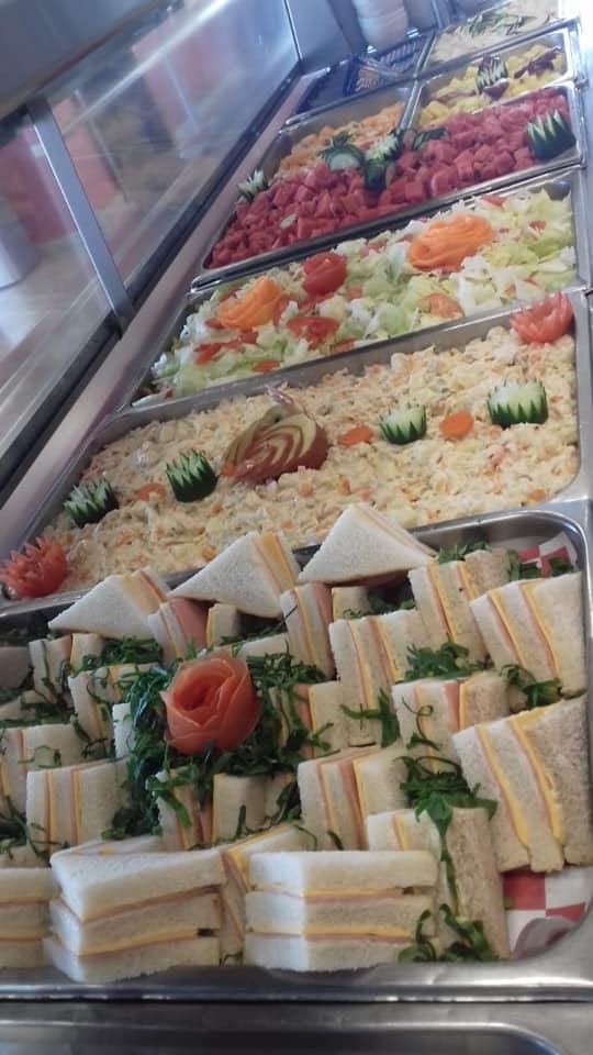 Charola de sándwiches triangulares