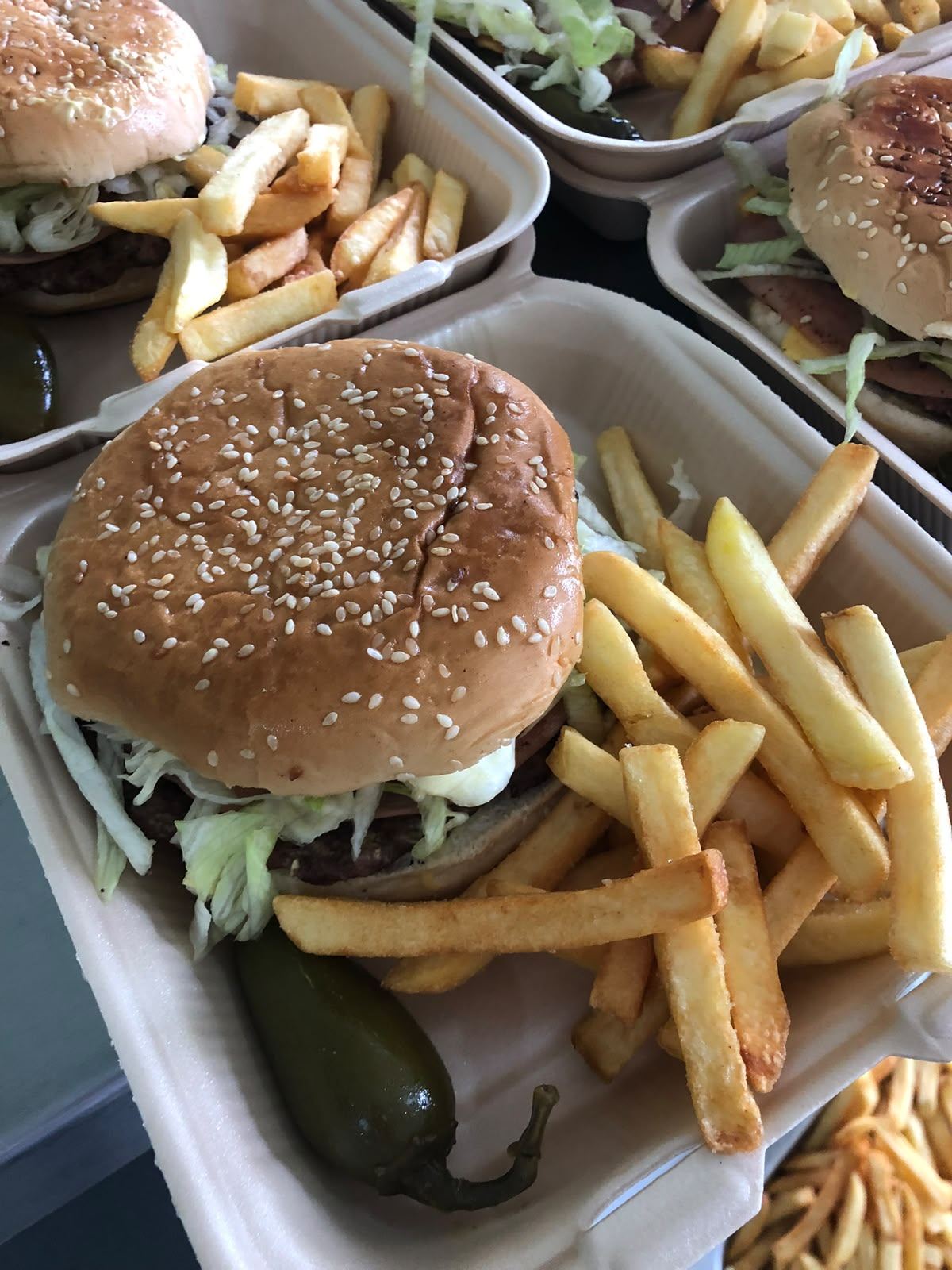 Hamburguesa con papas fritas, Grupo Rico